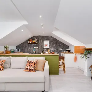 https://the-penthouse-6-minutes-to-the-beach.brighton-hotels-england.com